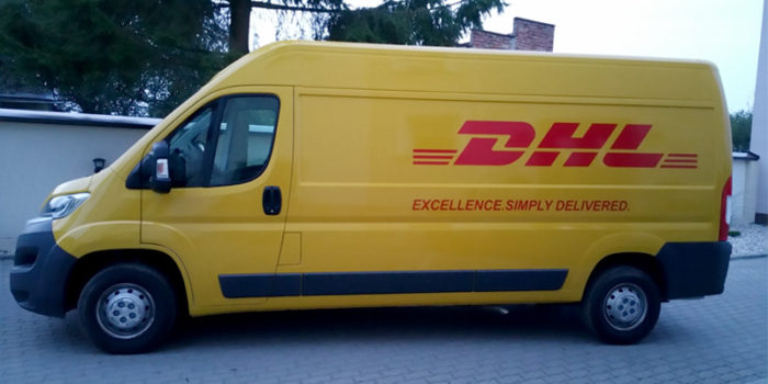 DHL #2 - zmiana koloru + loga